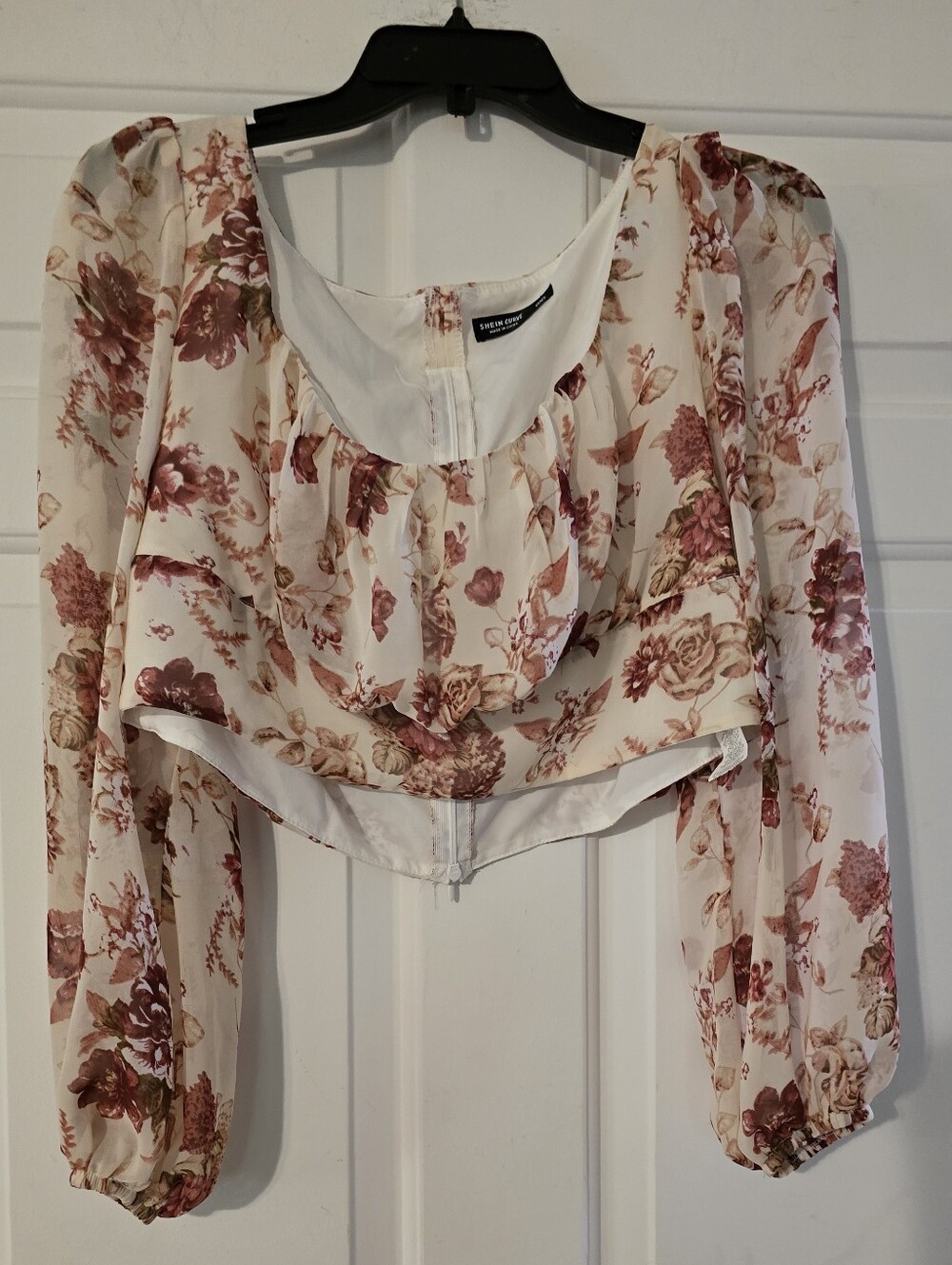 Shein Floral Puff-Sleeve Crop Blouse in Cream and Dusty Rose